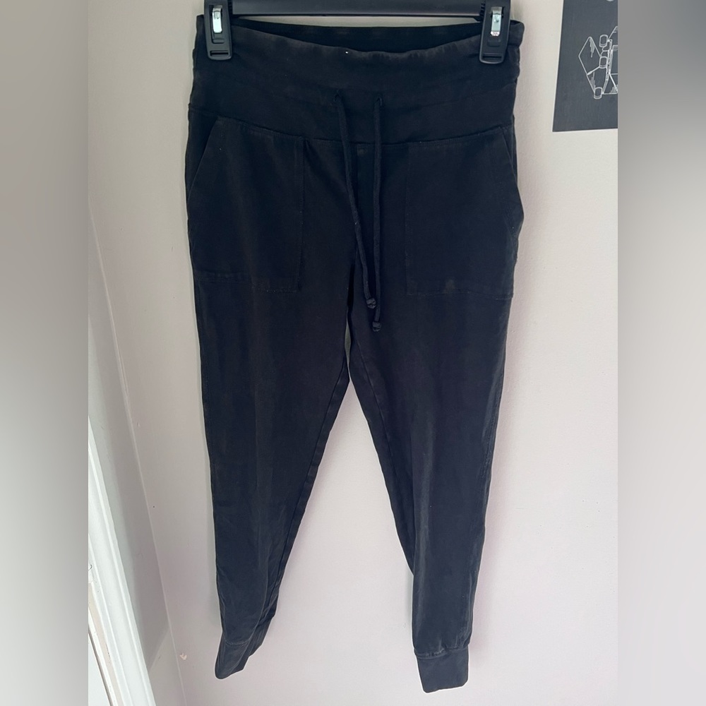 WILD FABLE grey with little hints of white leggings